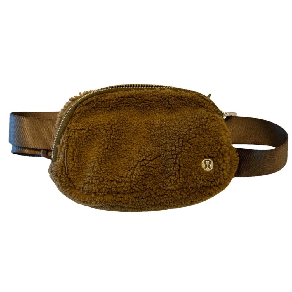 Lululemon Everywhere Fleece crossbody bag